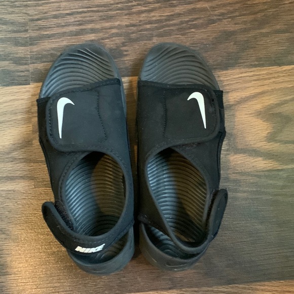 Nike | Shoes | Size 2 Nike Sandals 